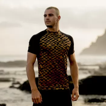 Preview: Rashguard_Maze_Men_LS_Gold_Burst_SS26_front