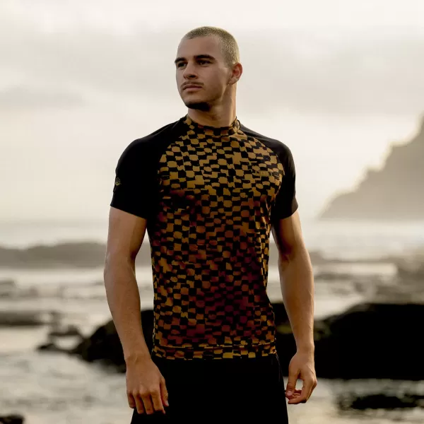 Rashguard_Maze_Men_LS_Gold_Burst_SS26_front